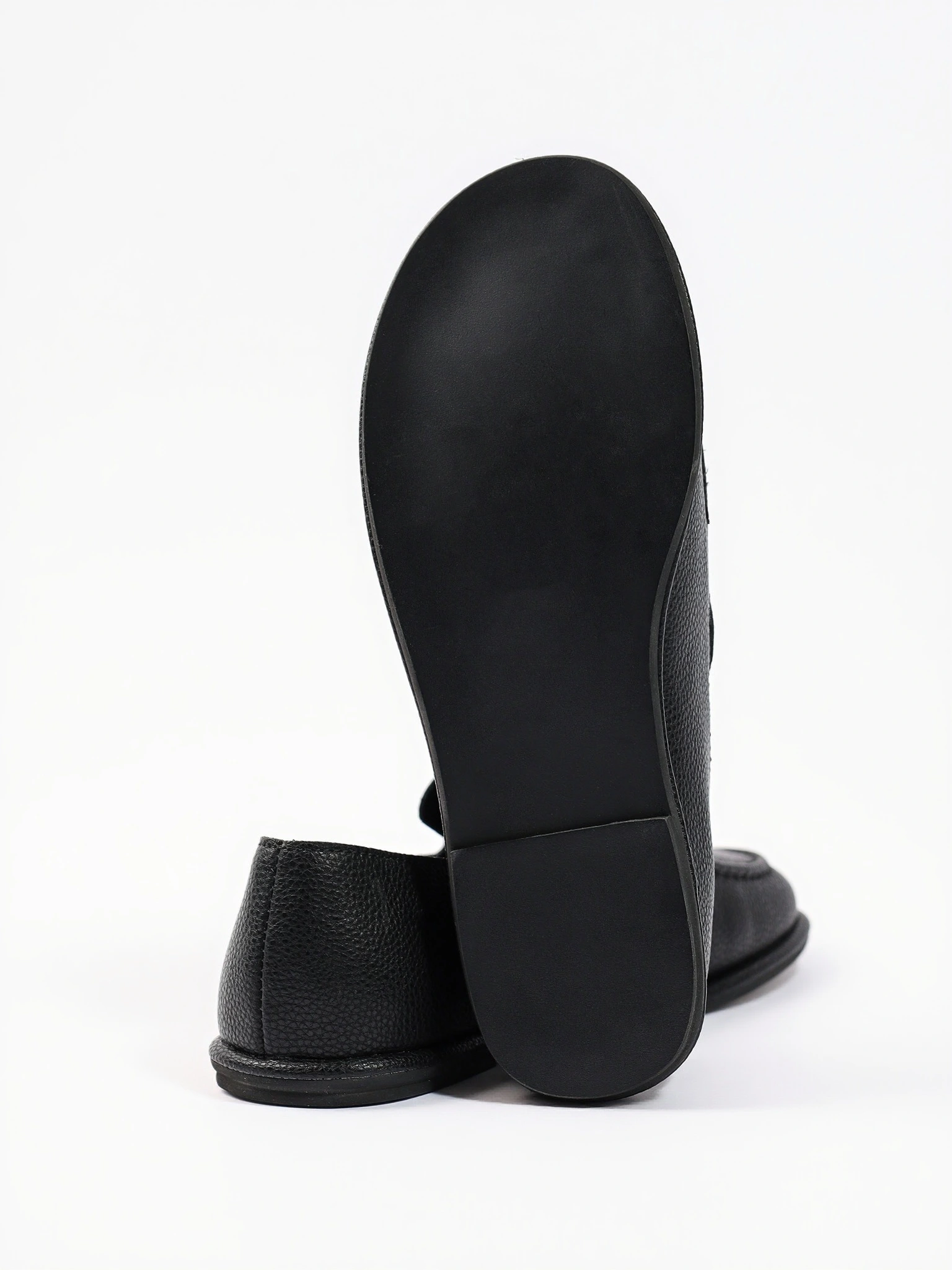 Туфли черного цвета на венском каблуке 